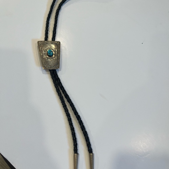 Vintage Lloyd Oliver Sterling Silver and Turquoise Bolo Tie - Picture 2 of 5